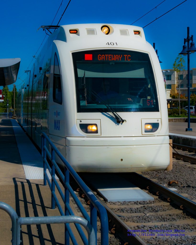 Trimet MAX Red Line Pulling Out of Mt Hood Avenue Station… Flickr
