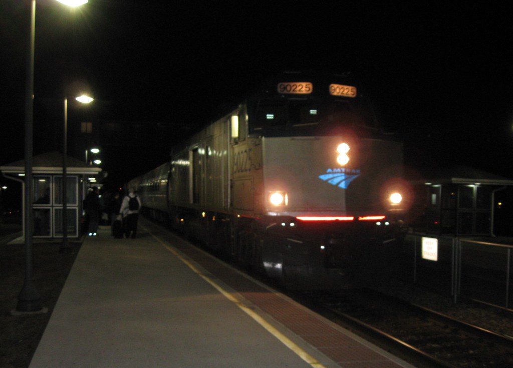 AMTK 90225 LEADS A SB MAKING THE STATION STOP STURTEVANT… Flickr