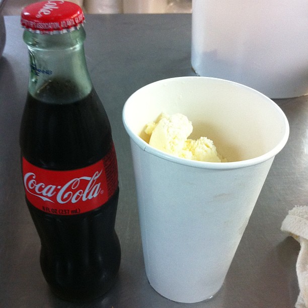 Little cocacola + Vanilla ice cream= A happy chef abouth… Flickr