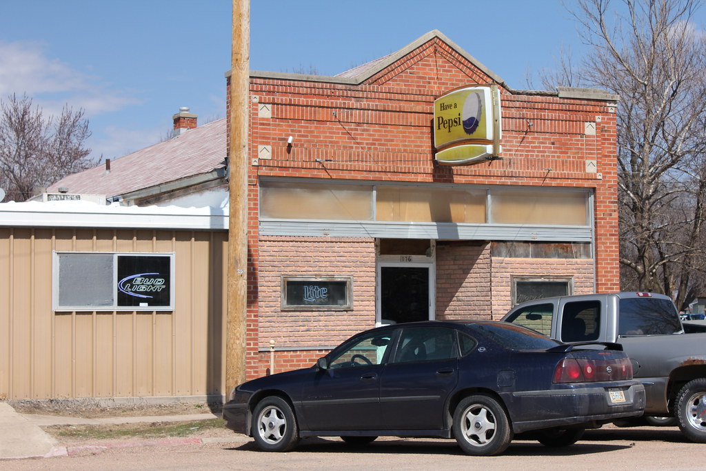 Lou & Mary Ann's Bar Bee, NE Tom McLaughlin Flickr