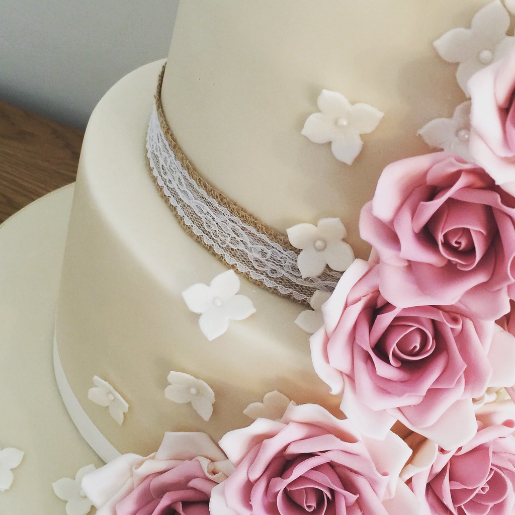 Cascading roses wedding cake Beverley Lumb Flickr
