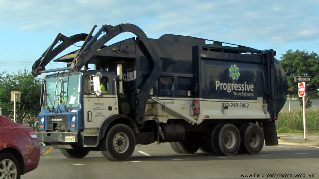 Progressive Waste Solutions Mack MR / McNeilus FEL 200647 a photo
