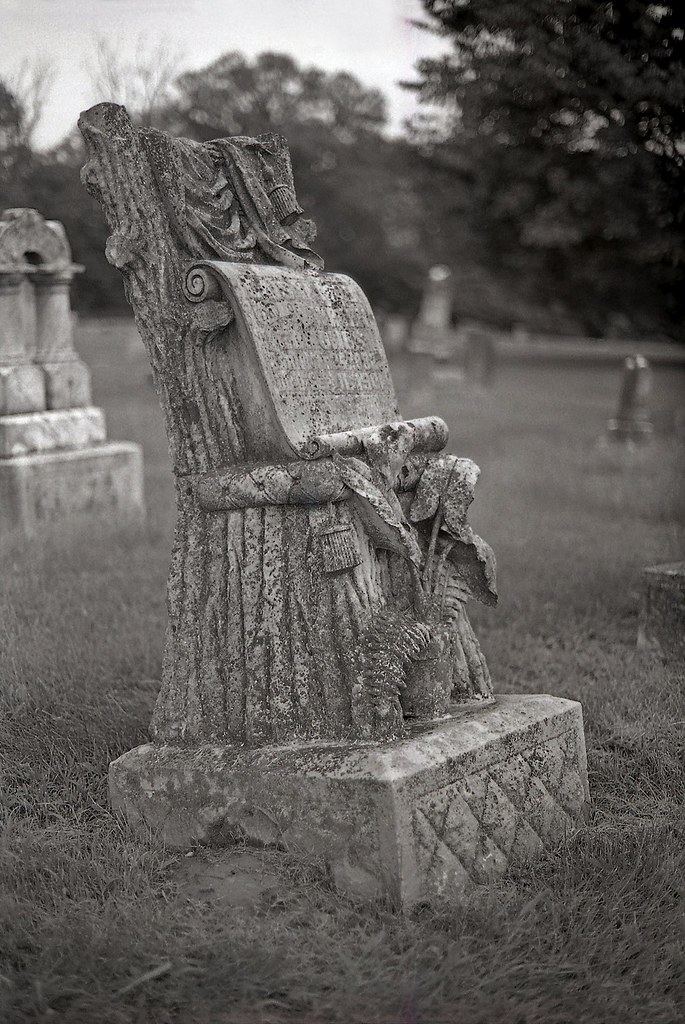 Headstone One of the really old headstones located in the … Flickr