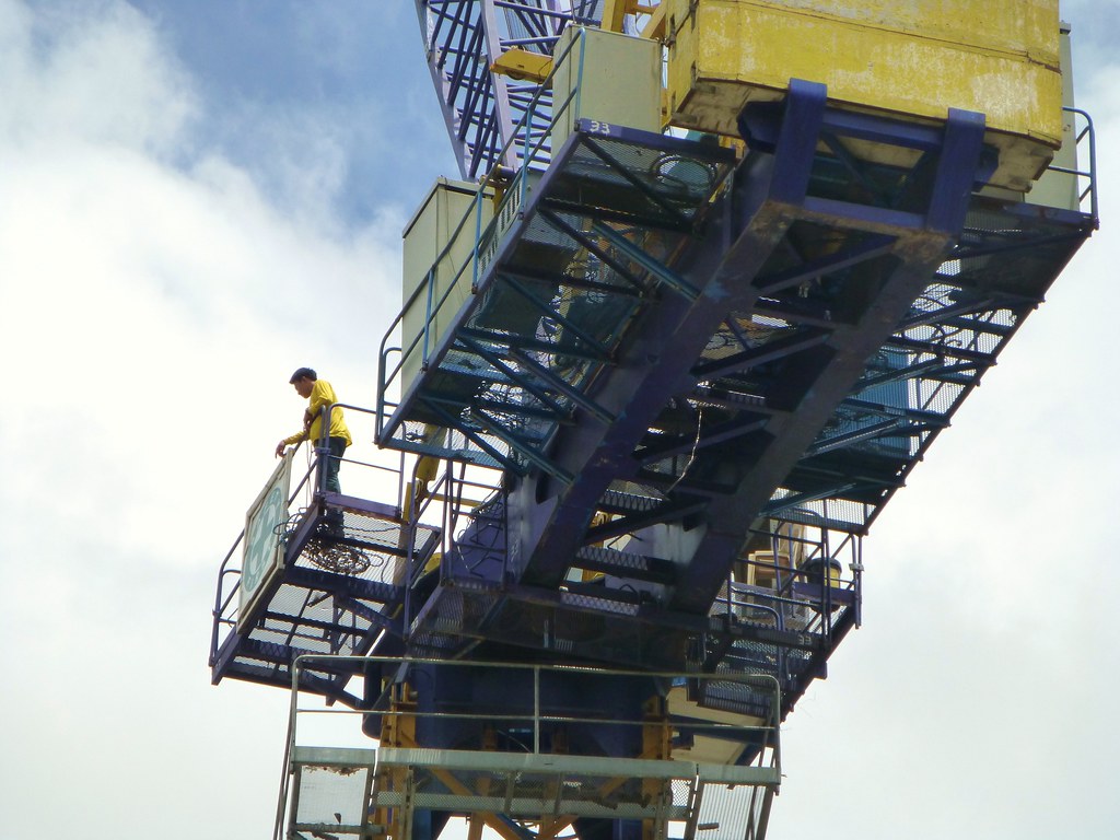 Tower crane operator Cebu, The Philippines Lars