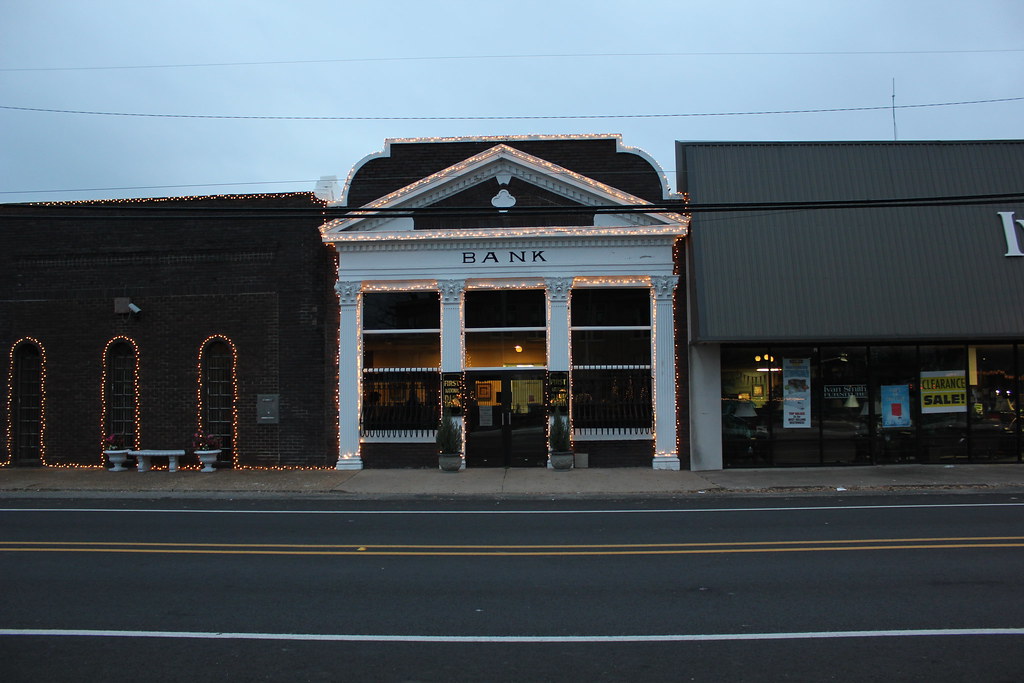 Bank Emory, Texas. Nicolas Henderson Flickr