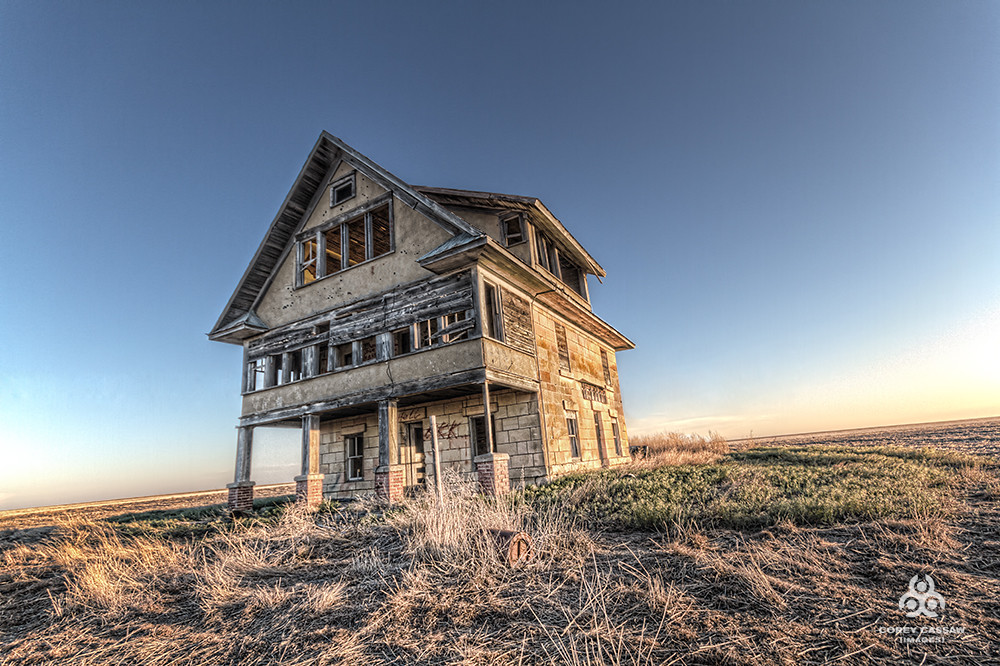Frontier Mansion An abandoned threestory home on the rura… Flickr
