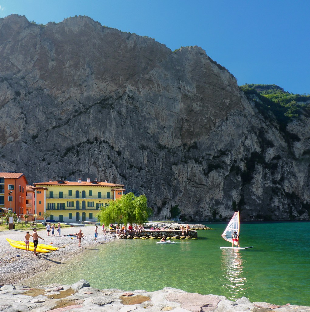 Windsurfing at Lago di Garda © all rights reserved by B℮n … Flickr