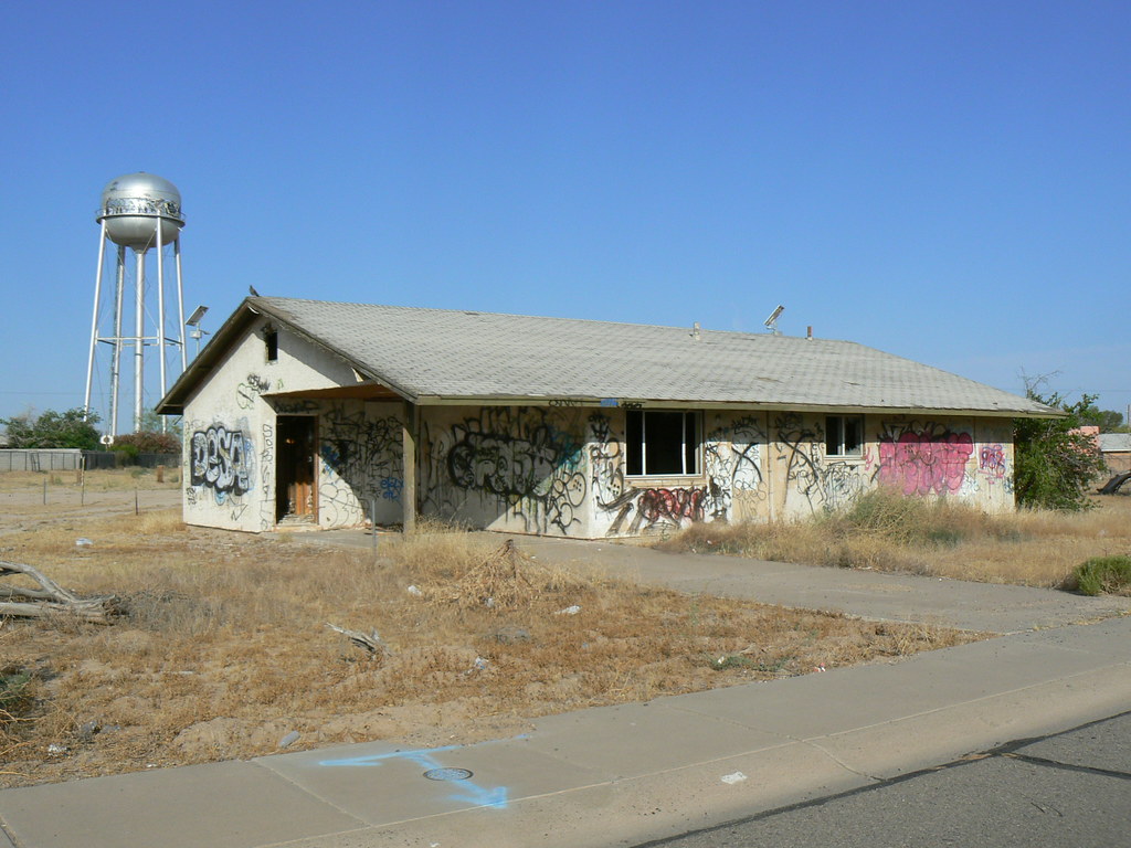 ABANDONED STRUCTURE Sacaton, AZ. (Gila River Indian Commun… Brad