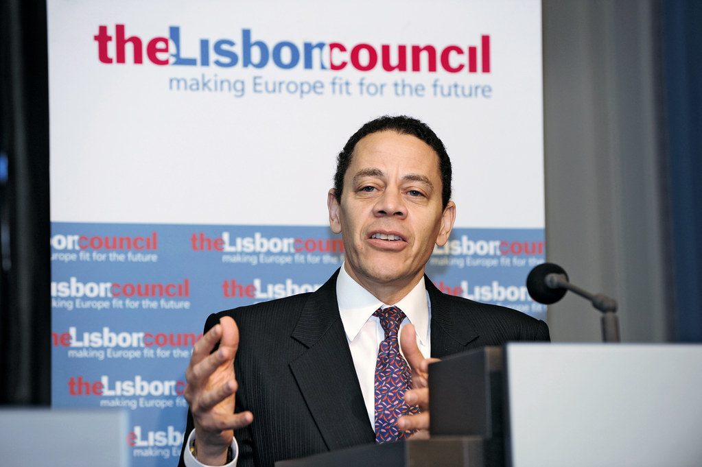 William E. Kennard William E. Kennard, US ambassador to th… Flickr