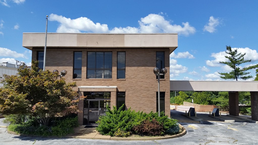 Former Bank Building in Crestwood, MO_20160902_133453c Flickr