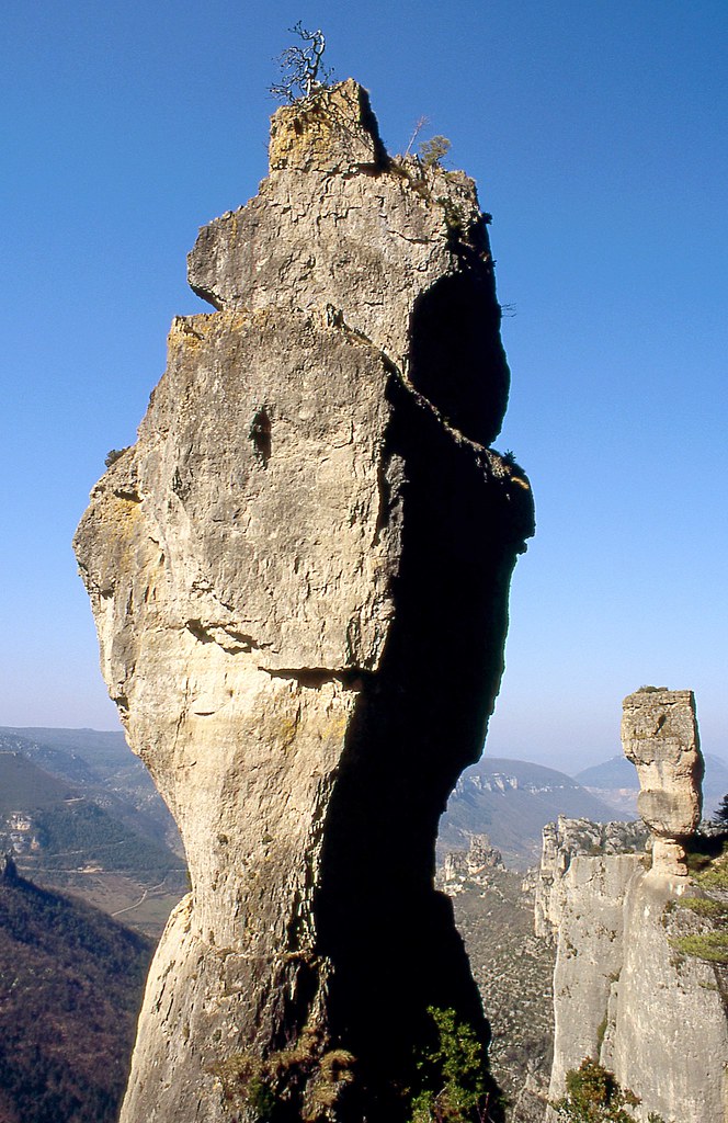 Le vase de Chine et le vase de Sèvres Situées aux limites … Flickr