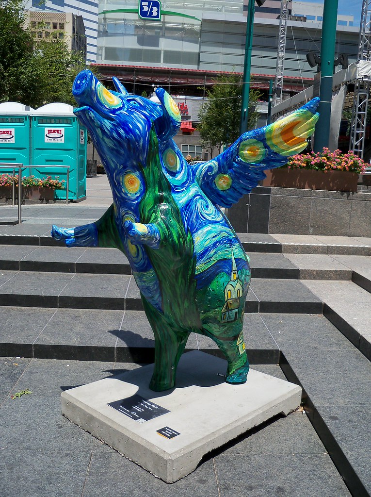 OH Cincinnati Pig 9 Pig statue at the Big Pig Gig in Cin… Flickr