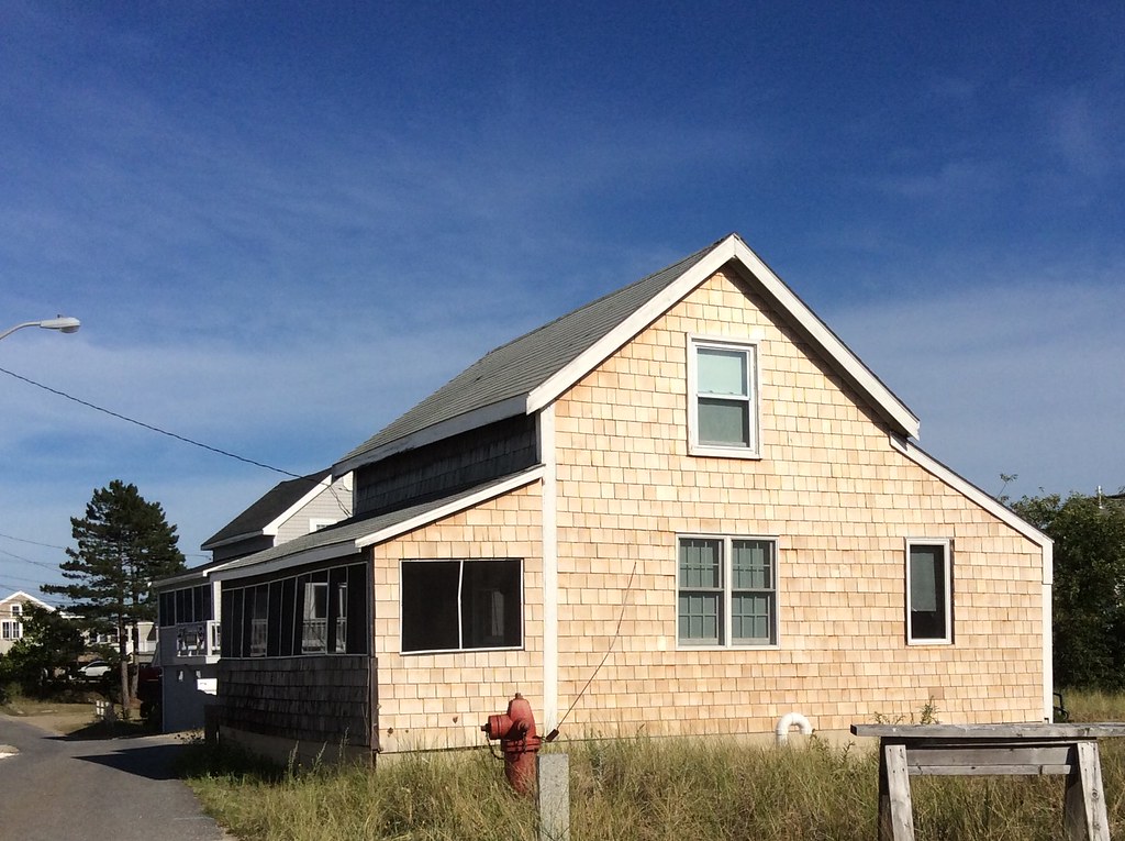 Plum Island cottage c.leslie hanson Flickr