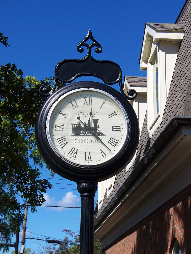 OH Sharonville Clock Clock on a post in Sharonville, Ohi… Flickr