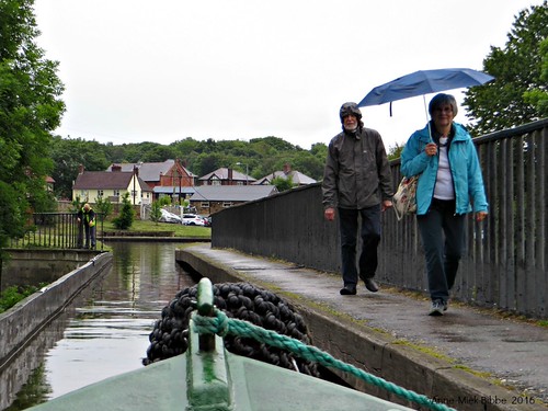 PONTCYSYLITE AQUEDUCT WALKING IN THE RAIN IN DE REGEN O… Flickr