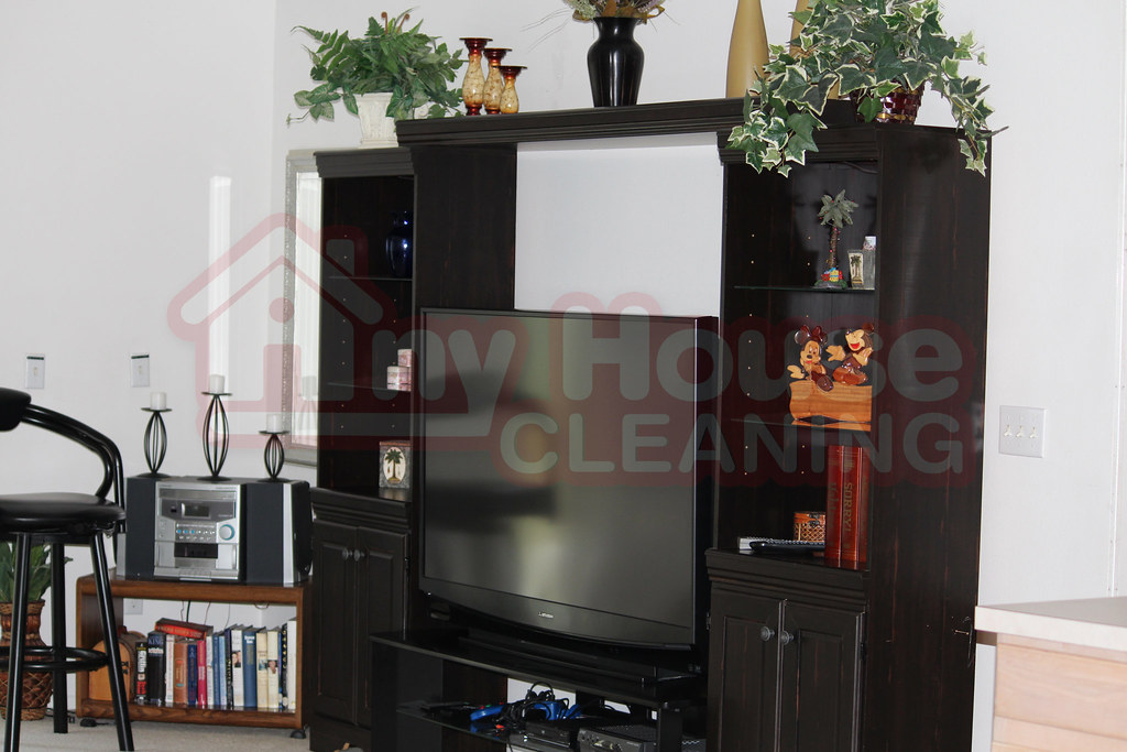 family room in vacation home in davenport, fl Any House Cleaning in