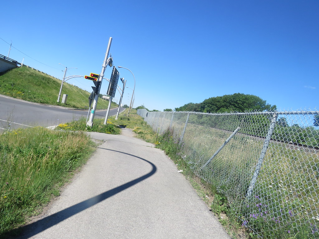 IMG_0334 In Pincourt but TerrasseVaudreuil at right; Tasc… Flickr