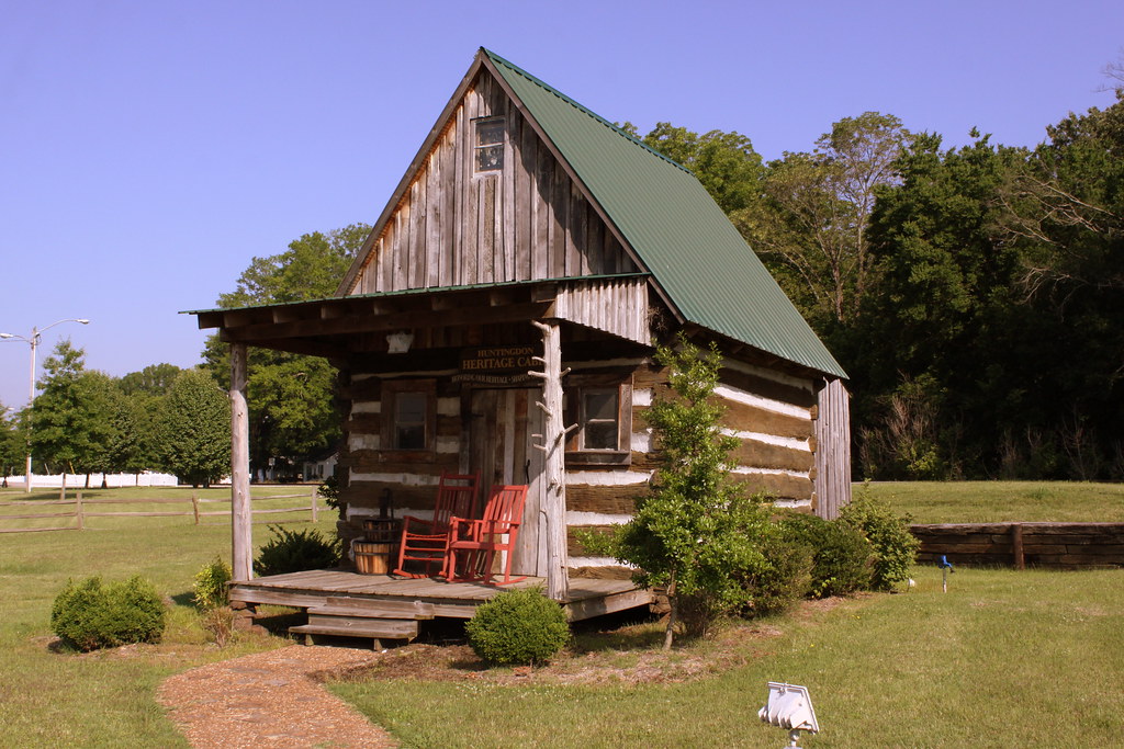 Log Cabin Huntingdon, TN This cabin containing Chestnut … Flickr