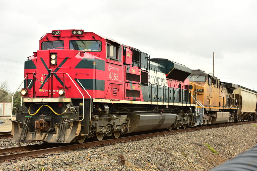 Ferromex Again! Ferromex/UP power on an empty BNSF Galvest… Flickr