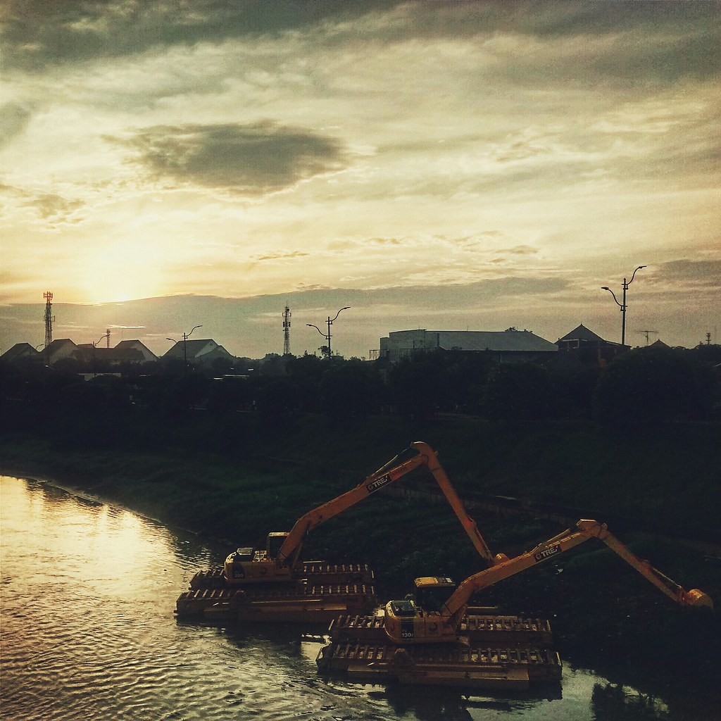 Here comes the sun 🌞 How's The Weather Today? Sunny Morni… Flickr