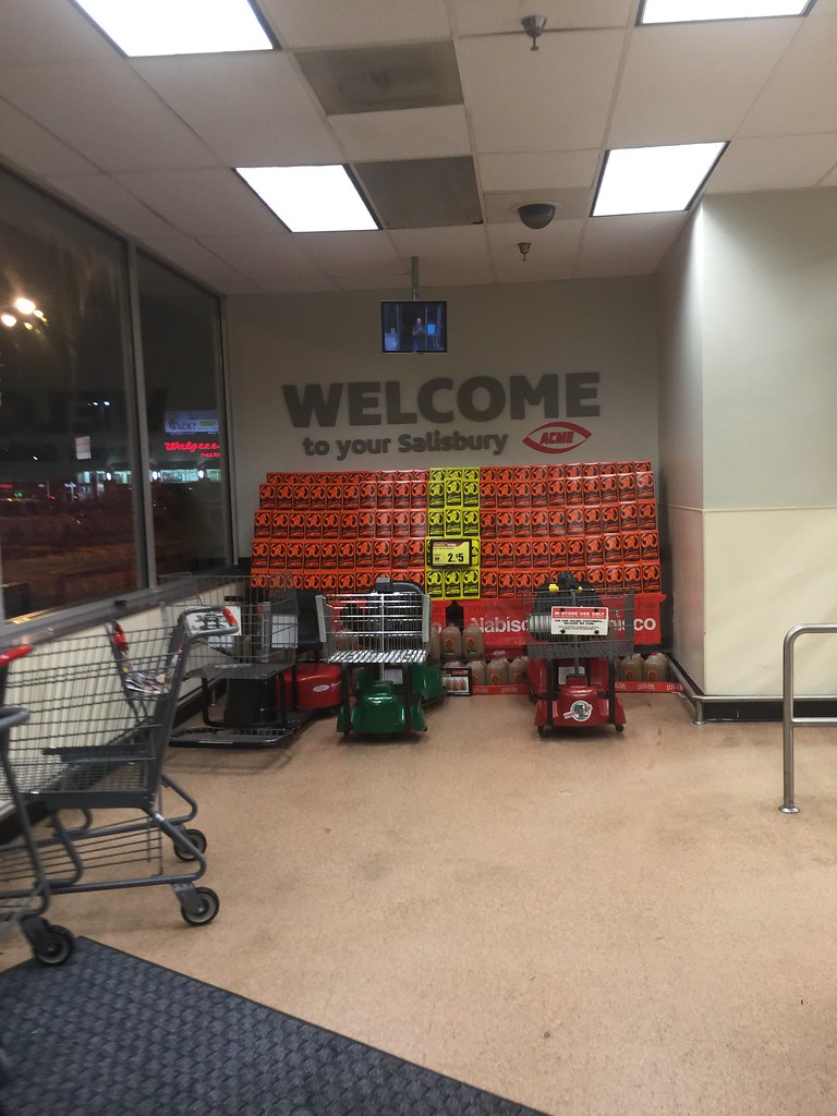 Acme Salisbury MD grand opening. ocmercj Flickr
