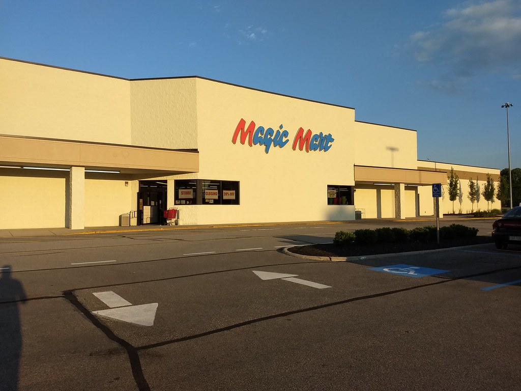 Magic Mart Hurricane WV This store was originally a Hill's… Flickr