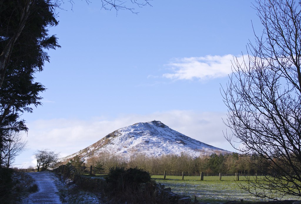 Morning Hill Climb Tiny pincushion figures on Roseberry To… Flickr