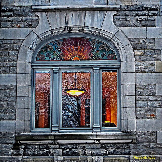 Montréal, (Québec) Canada Stonewall & stained glass windo… Flickr