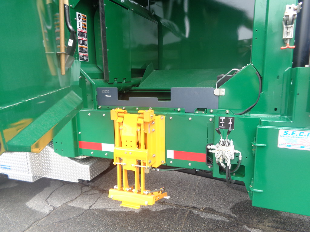 McDevitt Trucks Brand New 2017 Waste Management Mack LR Sp… Flickr