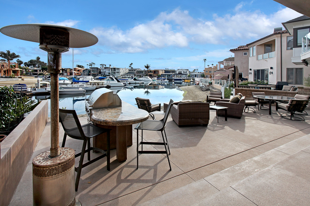 13BalboaCoves12Patio 13 Balboa Coves, Newport Beach Canaday Group