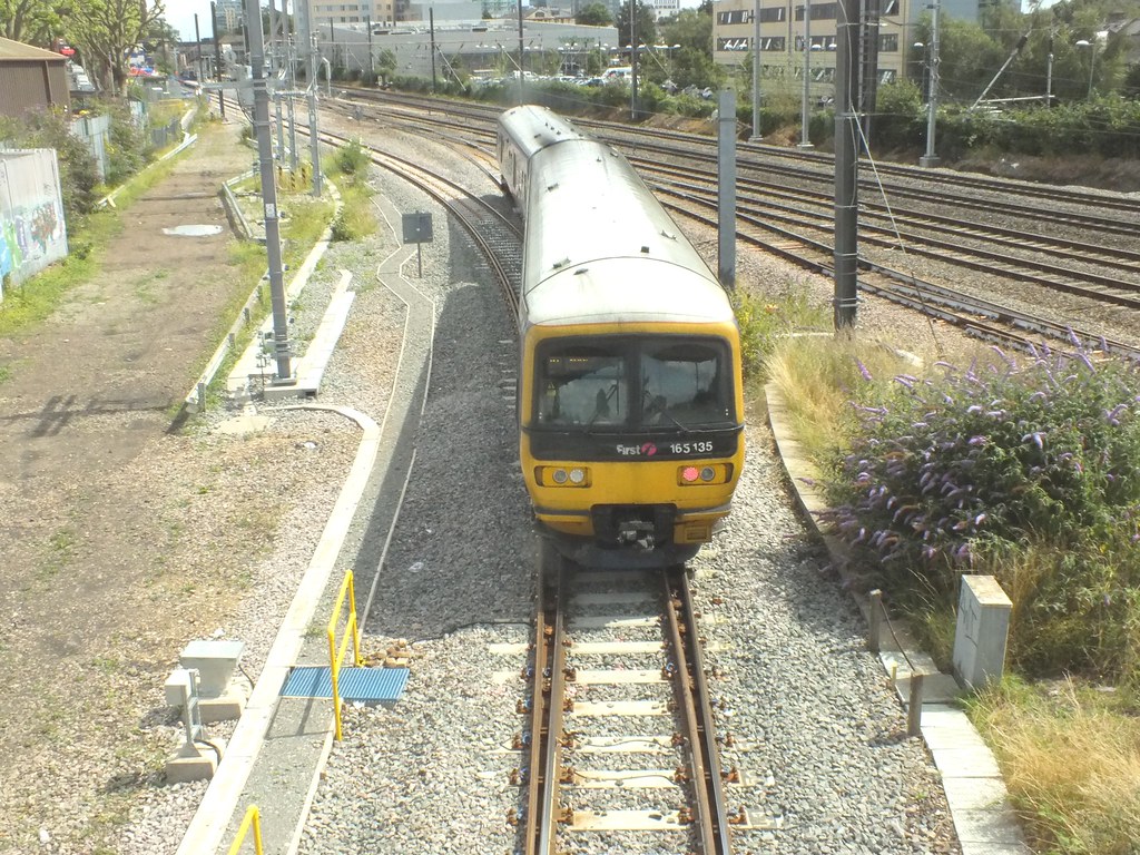 165135 West Ealing Great Western Railway Class 165 unit … Flickr