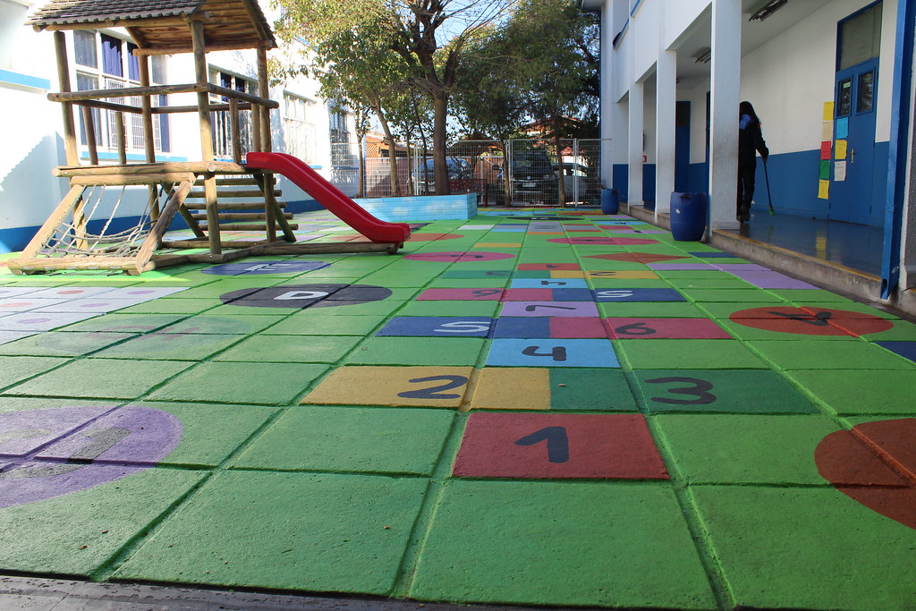 Patios pintados. Escuela Básica Emprender Puente Alto Flickr