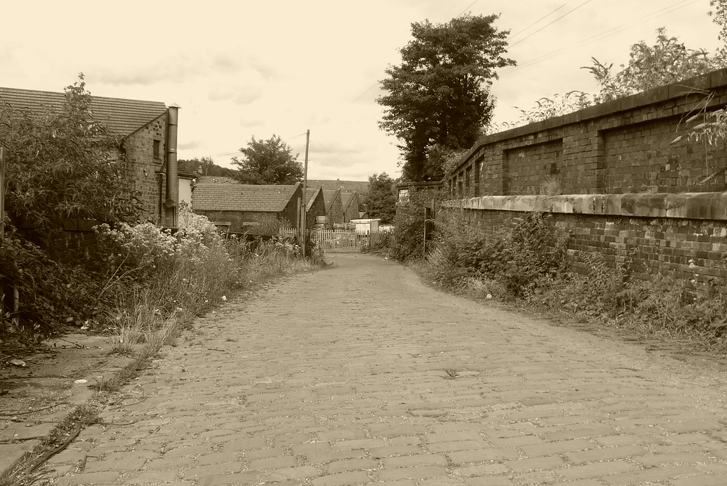 Old Batley Carr station approach, Dewsbury (Former Dewsbur… Flickr