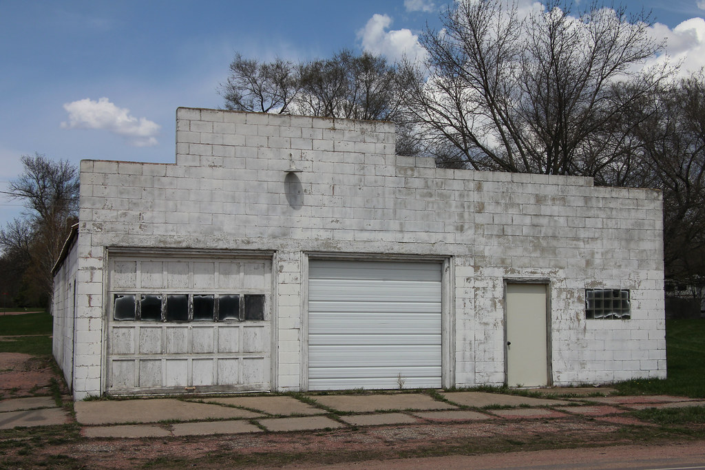Garage Trent, SD Tom McLaughlin Flickr