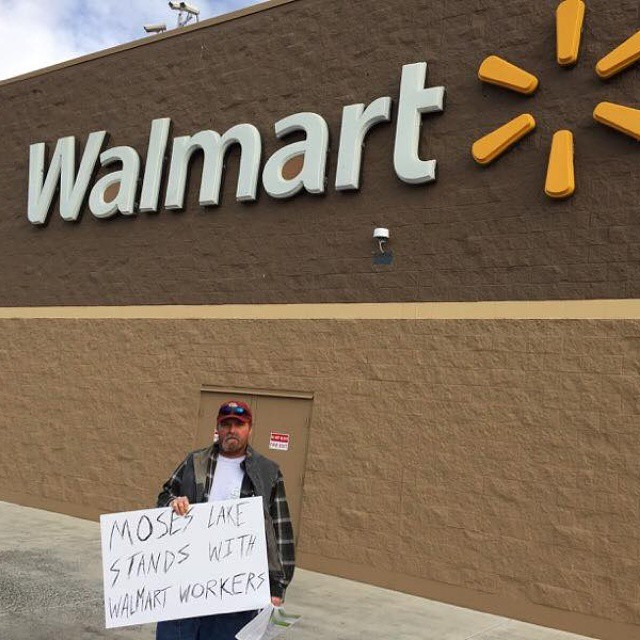 Moses Lake, WA stands with Walmart Workers Walmartstriker… Flickr