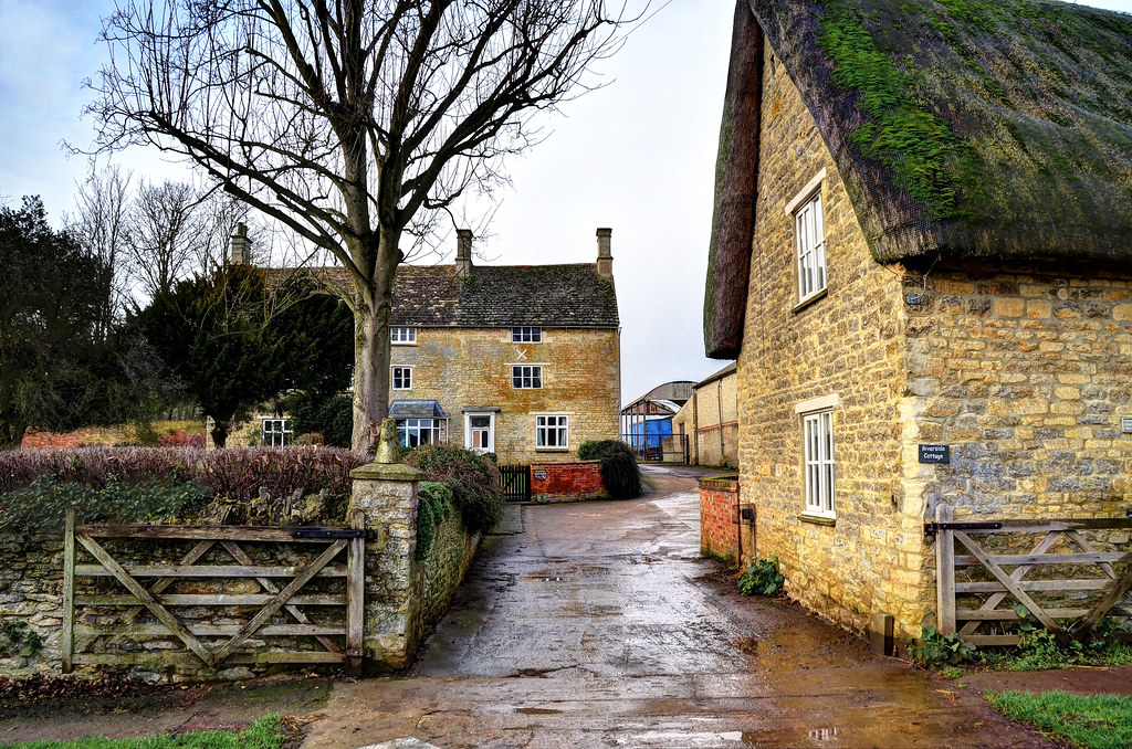 Farm buildings in Grafton Underwood Grafton Park Farmhouse… Flickr