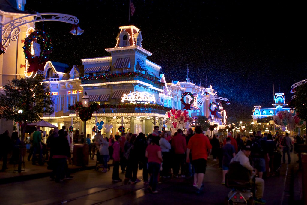 Main Street Christmas Decorations Rhiannon Walters Flickr