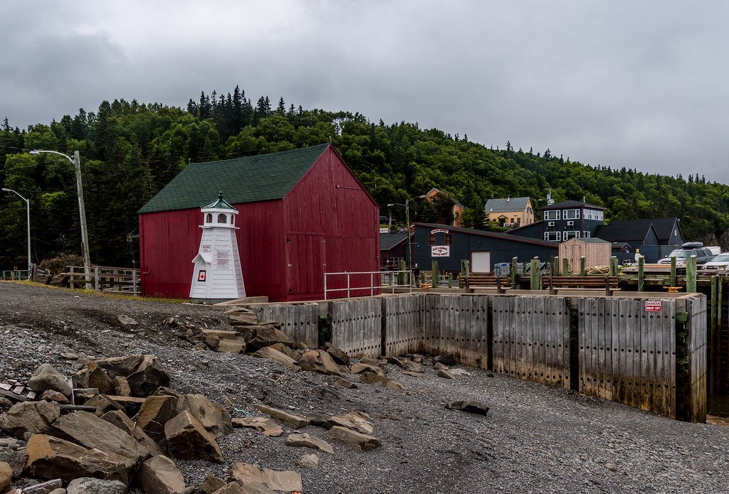 Hall's Harbour Hall's Harbour is a picturesque fishing com… Flickr