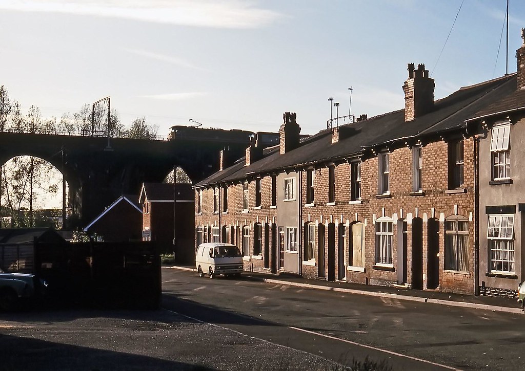 South Street, Wolverhampton, October 1986 85031 crosses Ox… Flickr