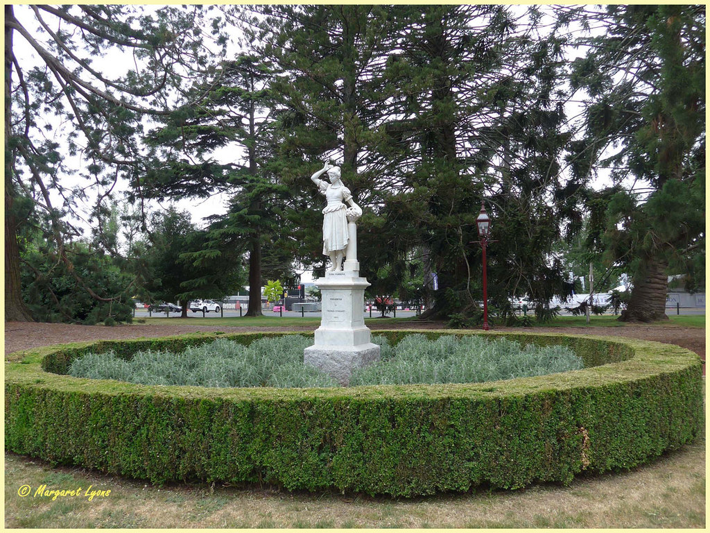 Statues, Ballarat Botanical Gardens (19) margaretpaul Flickr