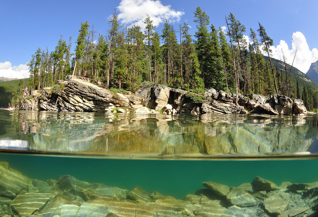 Horseshoe Lake Split image of Horseshoe Lake, Jasper Natio… Flickr