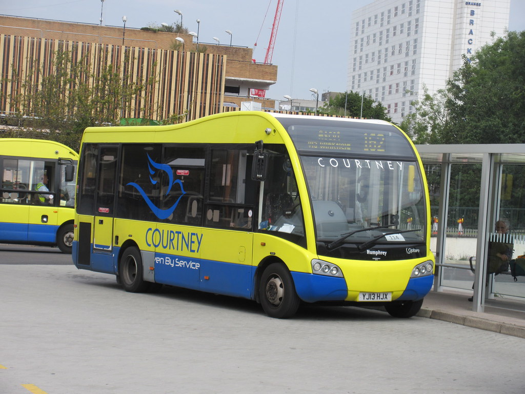 Courtney Buses YJ13HJX At Bracknell Bus Station Route 162 … Flickr