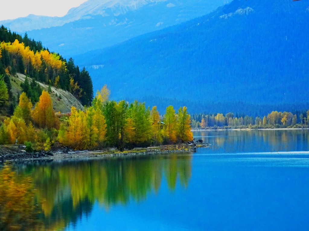 Moose Lake autumn reflections Mount Robson Provincial Park… Flickr