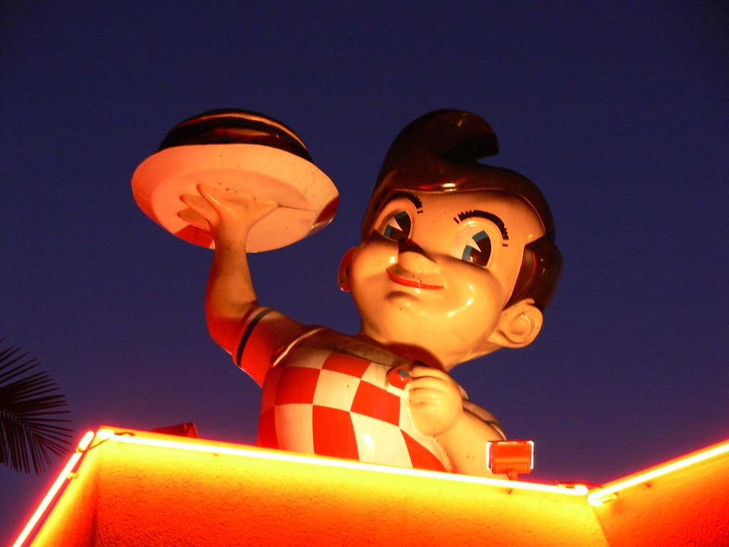 It's coming over the ridge! Bob's Big Boy 4211 Riverside D… Flickr