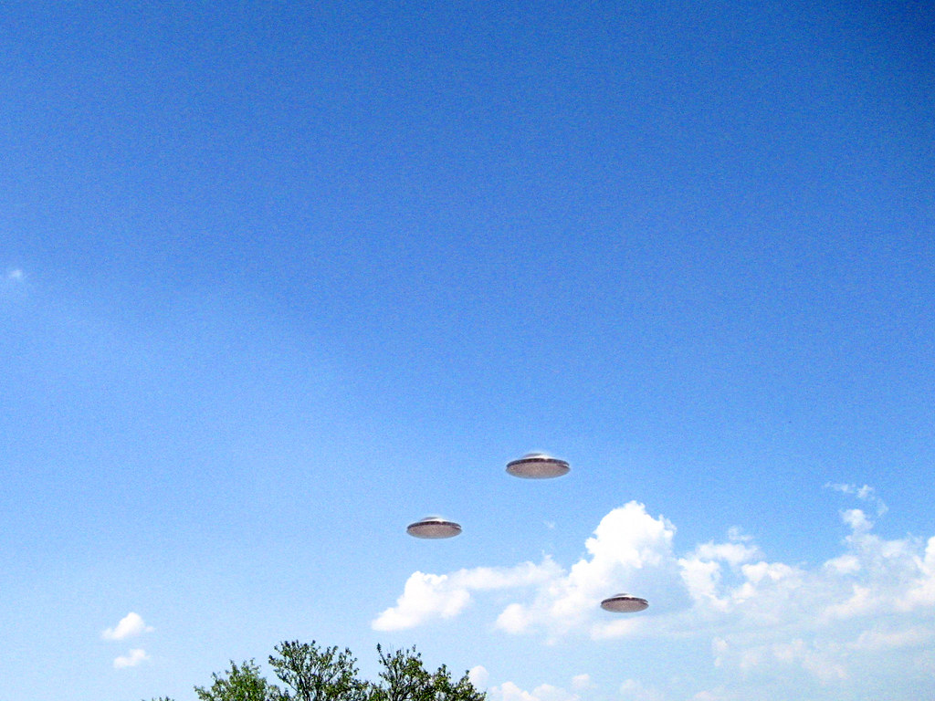 Flying Saucers a photo on Flickriver