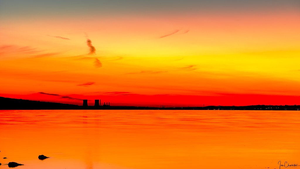 Mount Hope Bay at Dawn Looking north into Massachusetts. D… Flickr