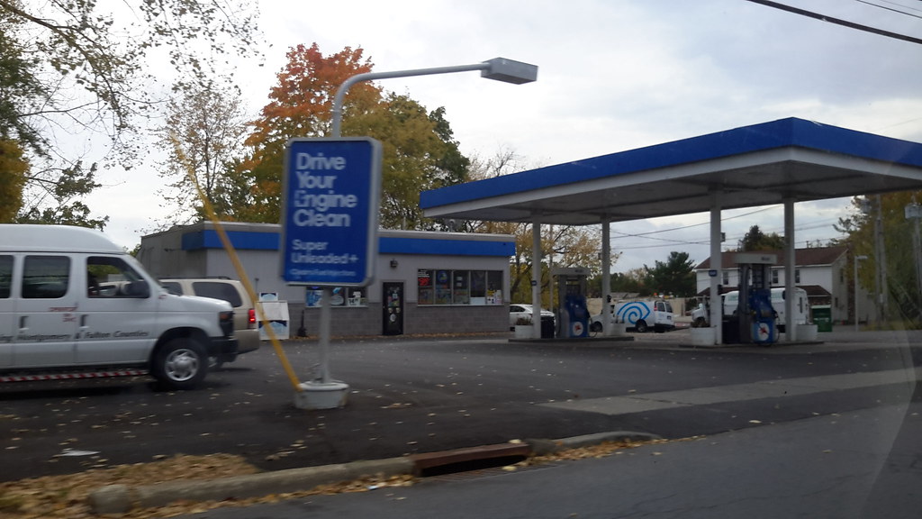 Mobil Schenectady, NY A Mobil gas station at 502 Rosa Ro… Flickr