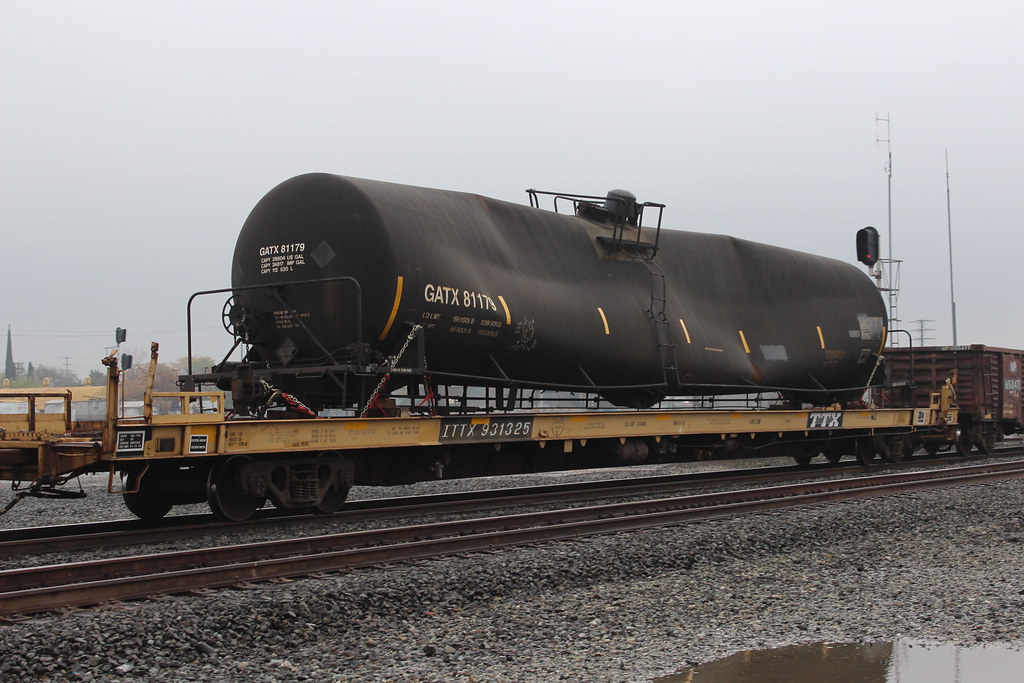 Imploded Tank Car TTX Company flat car ITTX 931325 is seen… Flickr