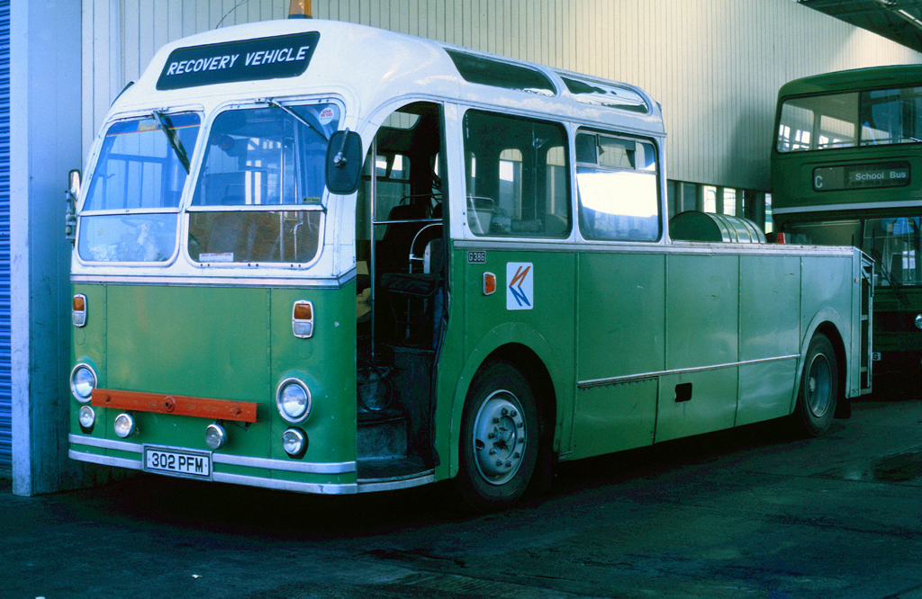 19860909 302 PFM Bristol MWECW tow bus G386 of Crosville, Chester