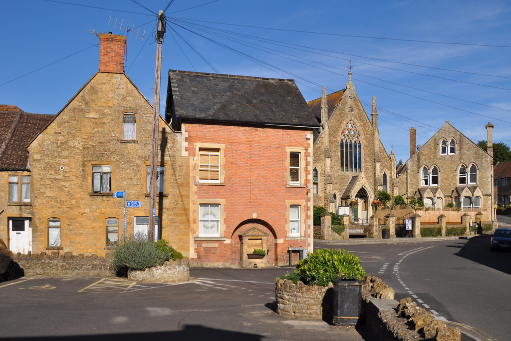 South Petherton vets / David Hall stevekeiretsu Flickr